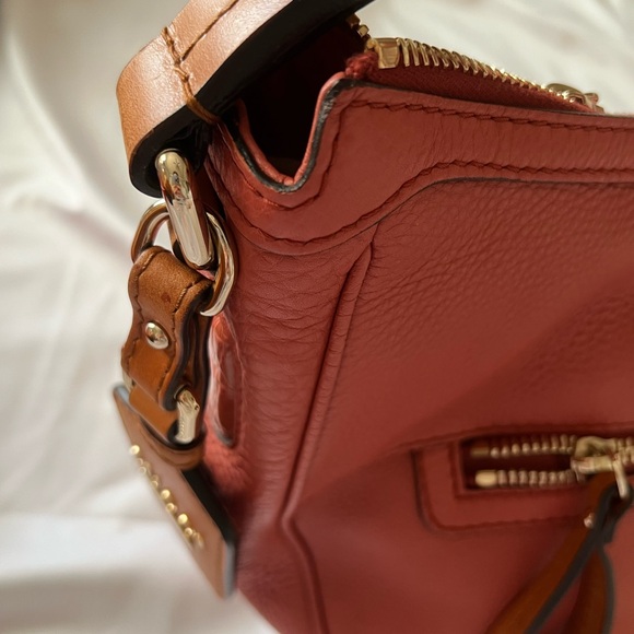 GUCCI PEBBLED LEATHER SHOULDER BAG - Picture 4 of 8